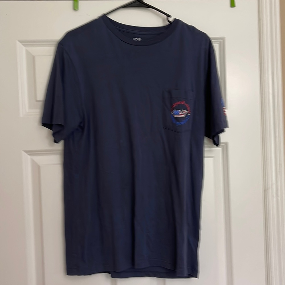 Vineyard Vines T-shirt navy size small. Worn only a few times. No stains/holes.